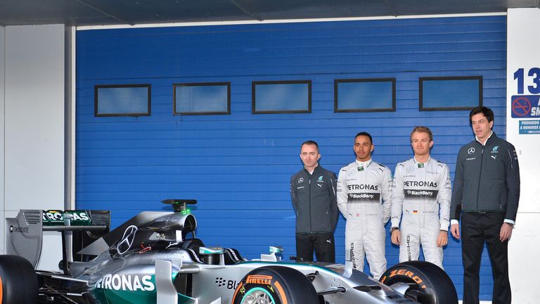 Paddyw Lowe, Lewis Hamilton, Nico Rosberg and Toto Wolff with the Mercedes W05