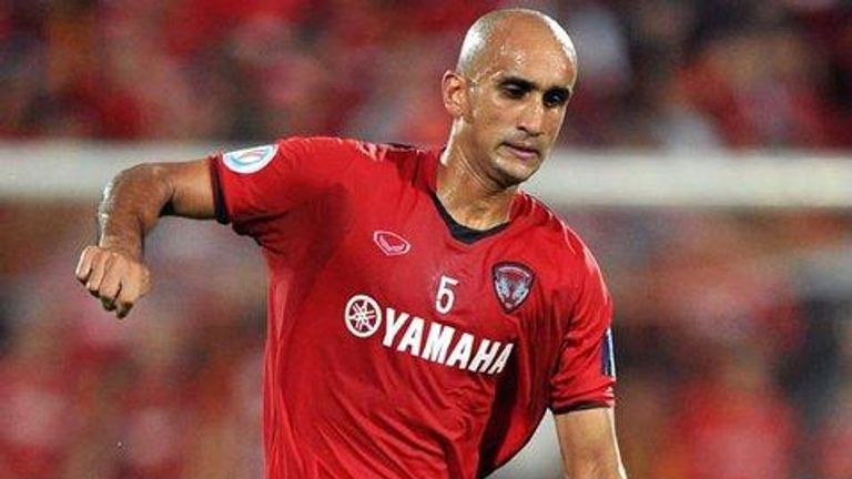 Zesh Rehman playing for Muangthong United in Thailand