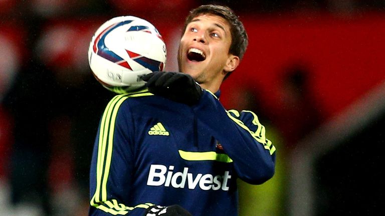 MANCHESTER, ENGLAND - JANUARY 22:  Santiago Vergini of Sunderland warms up prior to kickoff during the Capital One Cup semi final, second leg match between