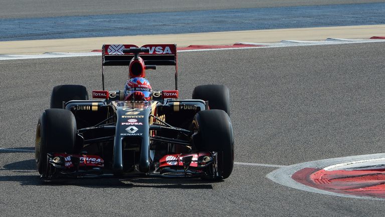 Lotus E22 on track