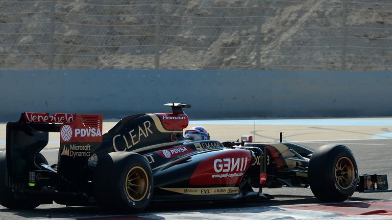 Lotus E22 on track