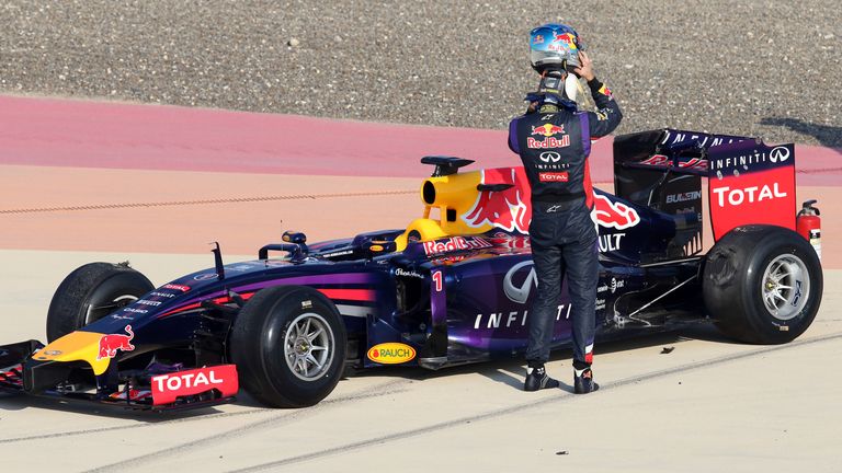Sebastian Vettel stops on track in Bahrain