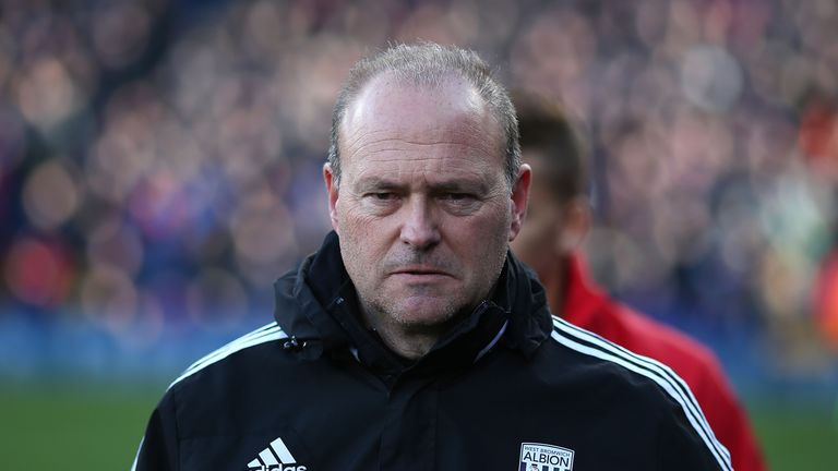 LONDON, ENGLAND - FEBUARY 08: West Brom manager Pepe Mel looks on during the Barclays Premier League match between Crystal Palace and West Bromwich Albion 