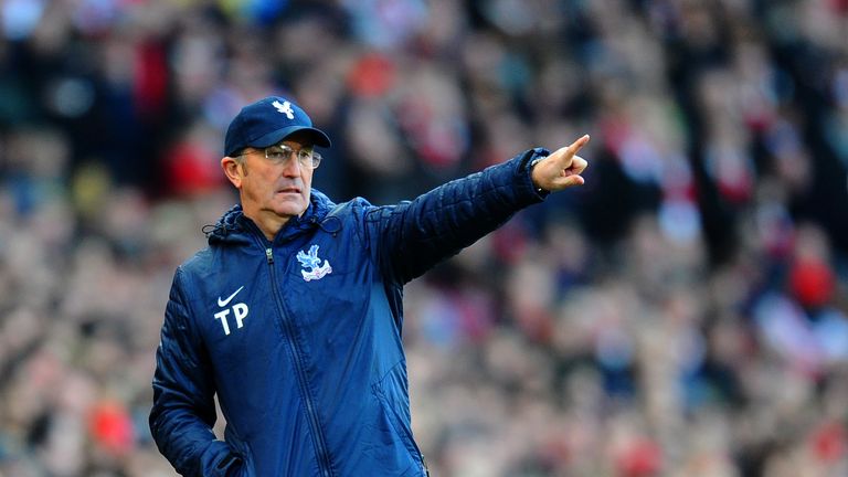 Tony Pulis manager of Crystal Palace gives instructions during the Barclays Premier League match between Arsenal and Crysta