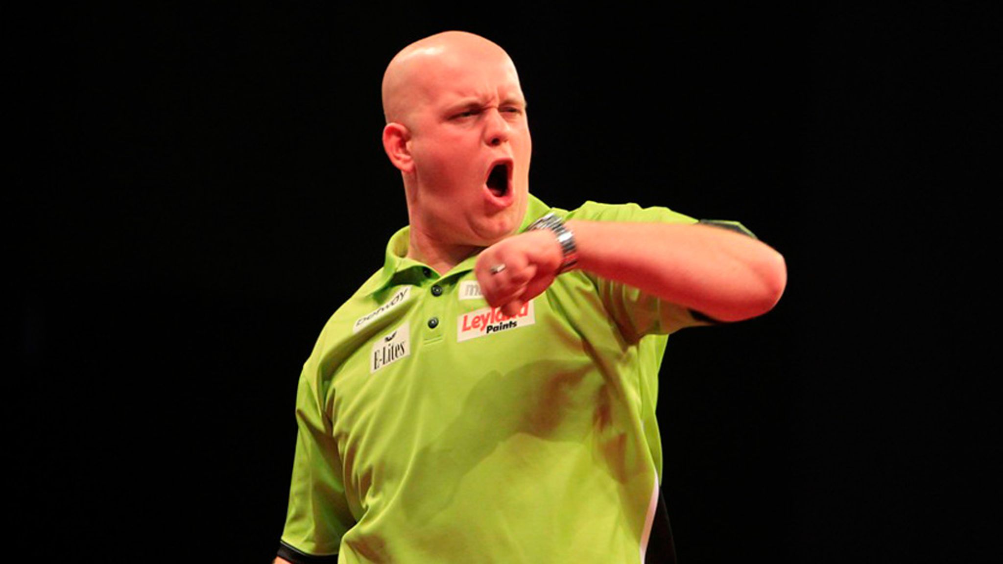 Darts champion Michael van Gerwen tips Louis van Gaal for Manchester