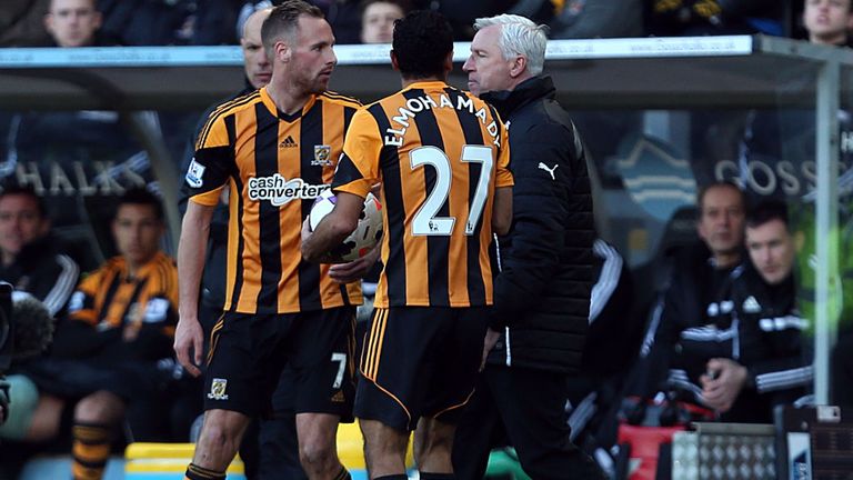 Alan Pardew clashed with David Meyler at the KC Stadium on Saturday