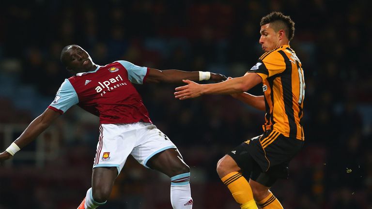 Mohamed Diame of West Ham and Eldin Jakupovic of Hull City compete for the ball