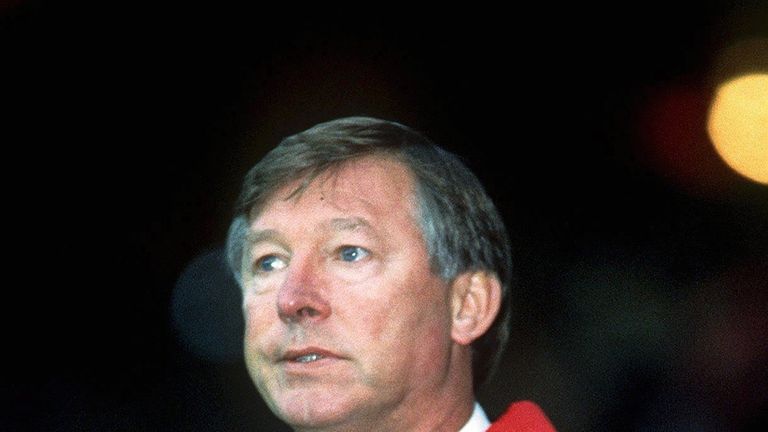 UNITED KINGDOM - OCTOBER 29:  FUSSBALL: MANCHESTER UNITED 29.10.94, Trainer Alex FERGUSON  (Photo by Mark Sandten/Bongarts/Getty Images)