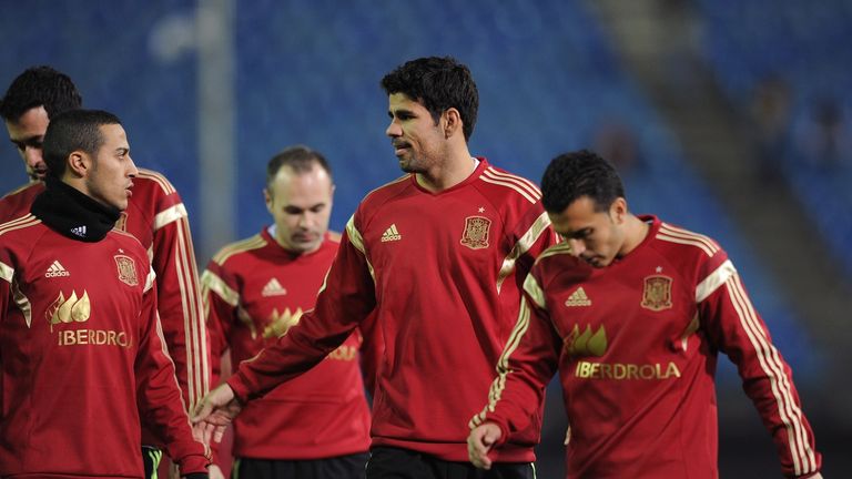 MADRID, SPAIN - MARCH 05:  Diego Costa (2.R) of Spain warms up with teammates prior to the start of the  international friendly match between Spain and Ita