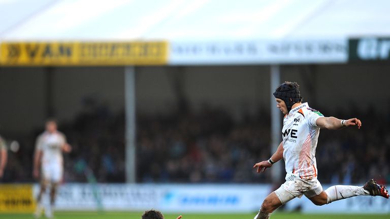 Matthew Morgan of Ospreys kicks a penalty during the LV= Cup match between Exeter Chiefs and Ospreys at Sandy Park 