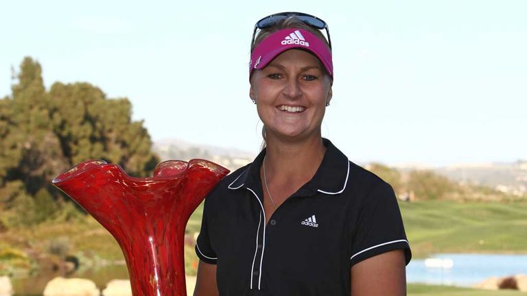 Anna Nordqvist celebrates with Kia Classic trophy
