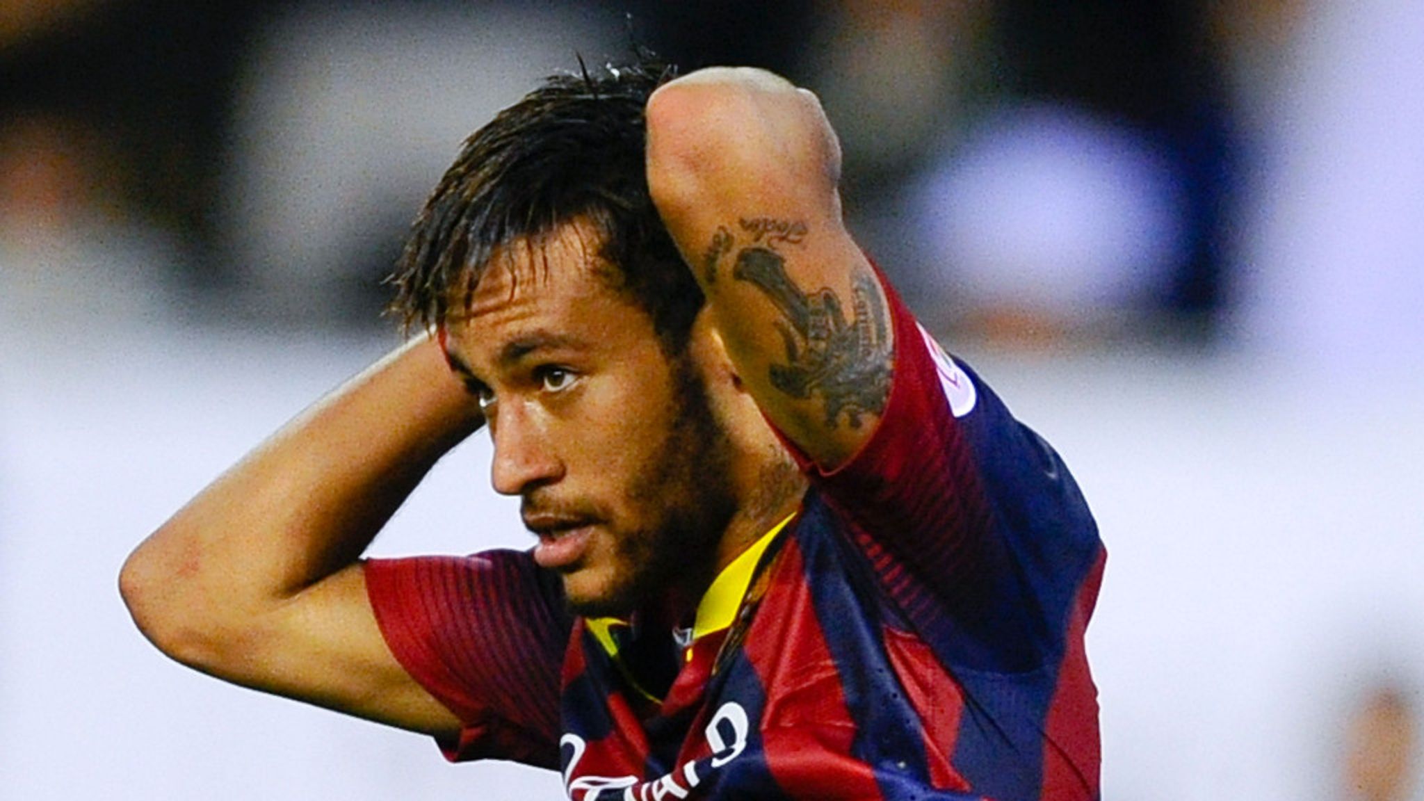 Neymar takes on Messi in trichological warfare