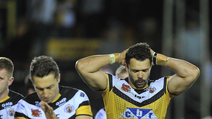 Castleford players look dejected at the final whistle after going down to a 30-28 defeat at the hands of St Helens