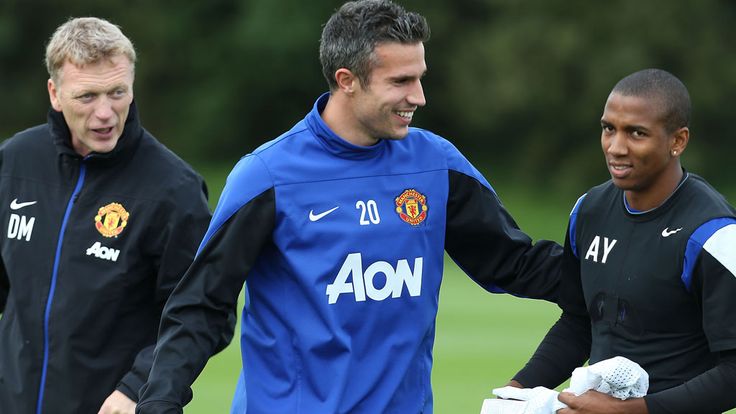 Manager David Moyes, Robin van Persie and Ashley Young of Manchester United