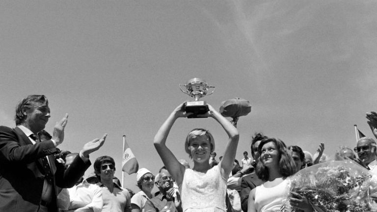 - British Sue Barker holds up her trophy after defeating Czech Renata Tomanova at Roland Garros stadium during the French tennis Open, on June 13, 1976