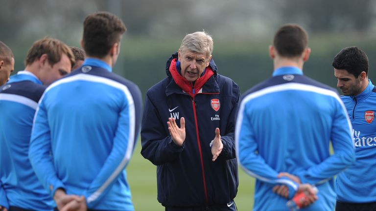 Arsene Wenger speaks to his Arsenal squad in training
