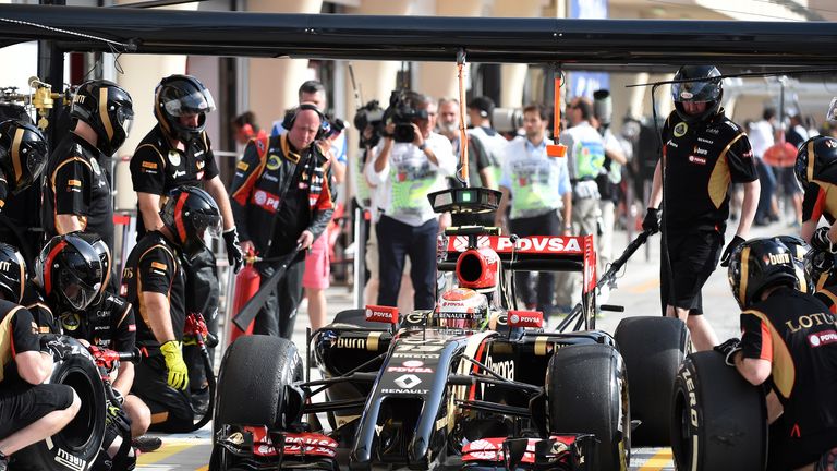 Pastor Maldonado makes a practice stop