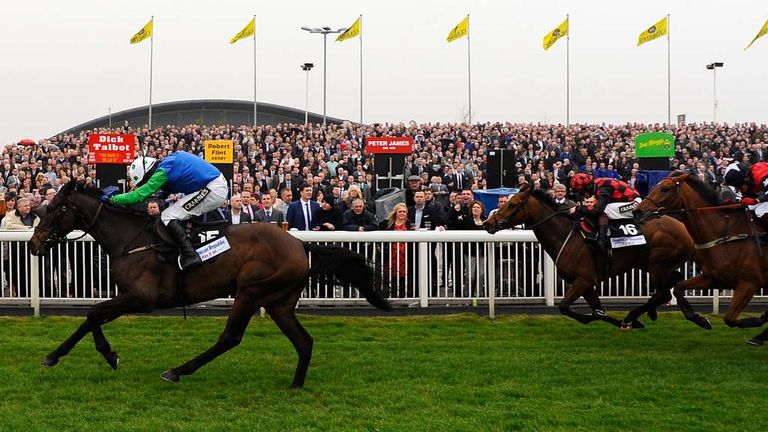 Doctor Harper wins Thursday's finale at Aintree