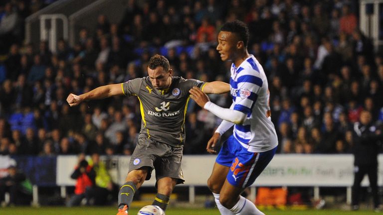 Danny Drinkwater of Leicester scores during the Sky Bet Championship match between Reading and Leicester City 