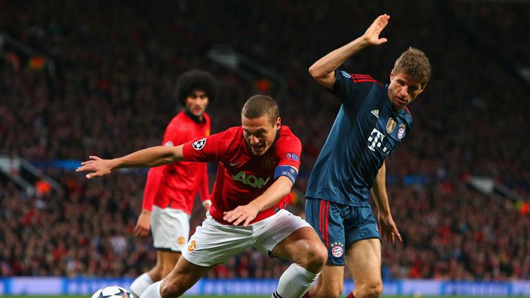  Nemanja Vidic of Manchester United and Thomas Mueller of Bayern Munich compete for the ball