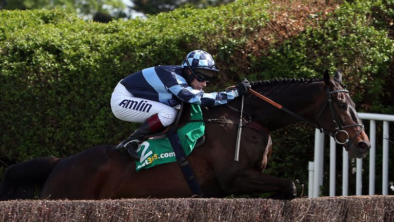 Menorah ridden by Richard Johnson wins the bet365 Oaksey Steeple Chase  during the Bet365 Jump Finale at Sandown Park, Sandown. PRESS ASSOCIATION Photo. Pi