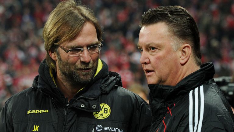 Bayern Munich's Dutch head coach Louis van Gaal (R) and Dortmund's Dortmund's head coach Juergen Klopp 2011.