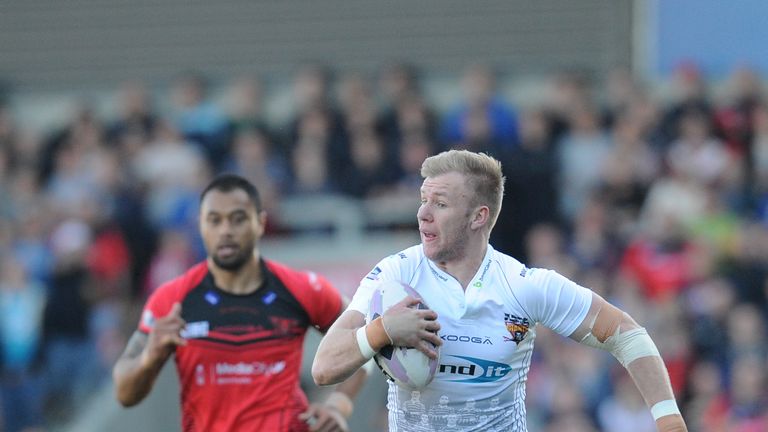 Huddersfield Giants' Aaron Murphy runs clear to score a try against Salford Red Devils. April 18 2014.