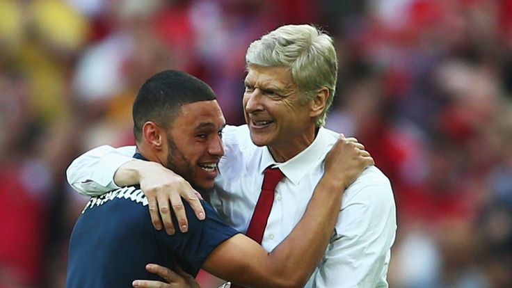 Alex Oxlade-Chamberlain and Arsene Wenger celebrate Arsenal's FA Cup win