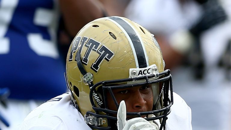 Aaron Donald #97 of the Pittsburgh Panthers