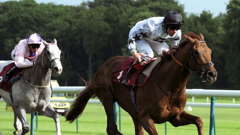 Farquhar ridden by Frankie Dettori wins the Download New Racing UK ipad App Handicap Stakes at Haydock