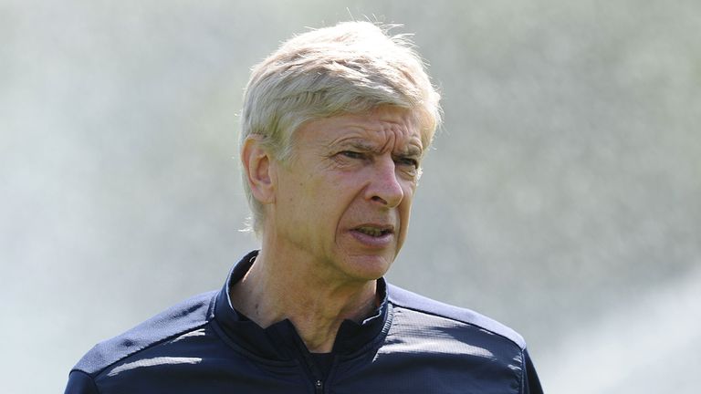 ST ALBANS, ENGLAND - MAY 14:  Arsenal manager Arsene Wenger during a training session at London 