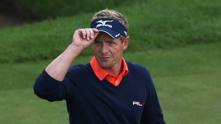  Luke Donald of England acknowledges the crowd on the 18th green during day two of the BMW PGA Championship at Wentworth 
