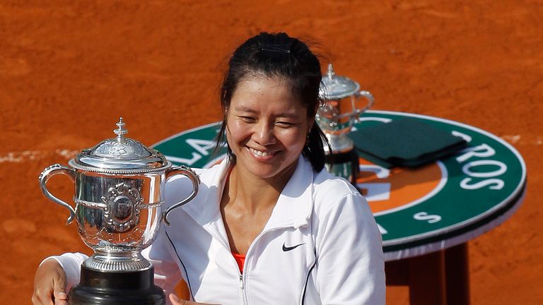 Li Na poses with her trophy after winning the 2011 French Open