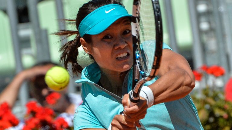 Li Na of China returns the ball to Samantha Stosur of Australia during their WTA Italian Open clash.