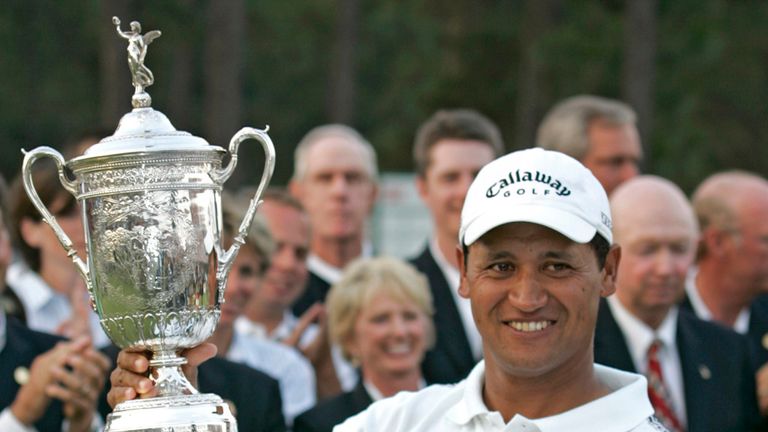 Michael Campbell celebrates with the trophy after winning the 2005 U.S. Open Golf Championship at Pinehurst Resort course 2 in Pinehurst, North Carolina on