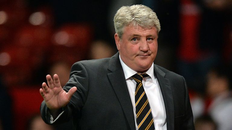 Hull City's English manager Steve Bruce leaves the field after the Premier League football match between Manchester United and Hull City at Old Trafford