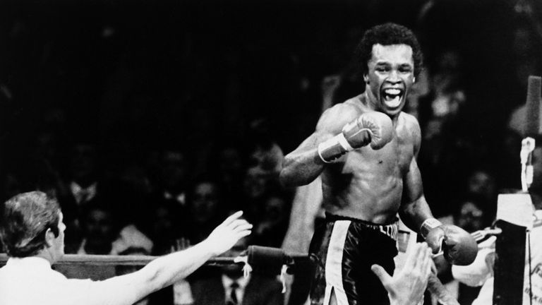 Sugar Ray Leonard (R) celebrates after winning his World Boxing Council welterweight championship fight against Roberto Duran