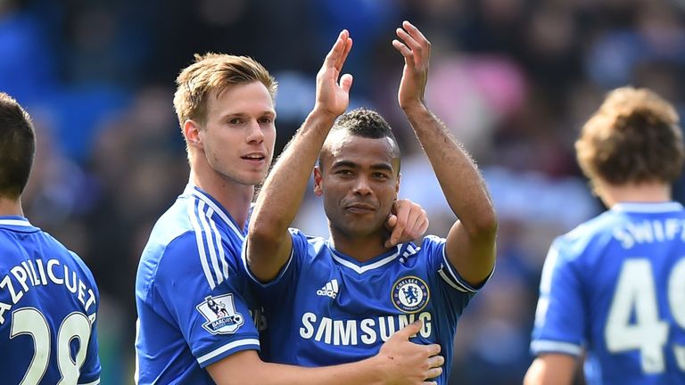 Chelsea's English defender Ashley Cole gestures to Chelsea fans following the English Premier League football match between Cardiff City and Chelsea at the