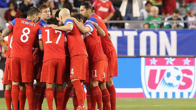 Players from USA huddle up during the International Friendly against Mexico in Phoenix Stadium on April 2, 2014