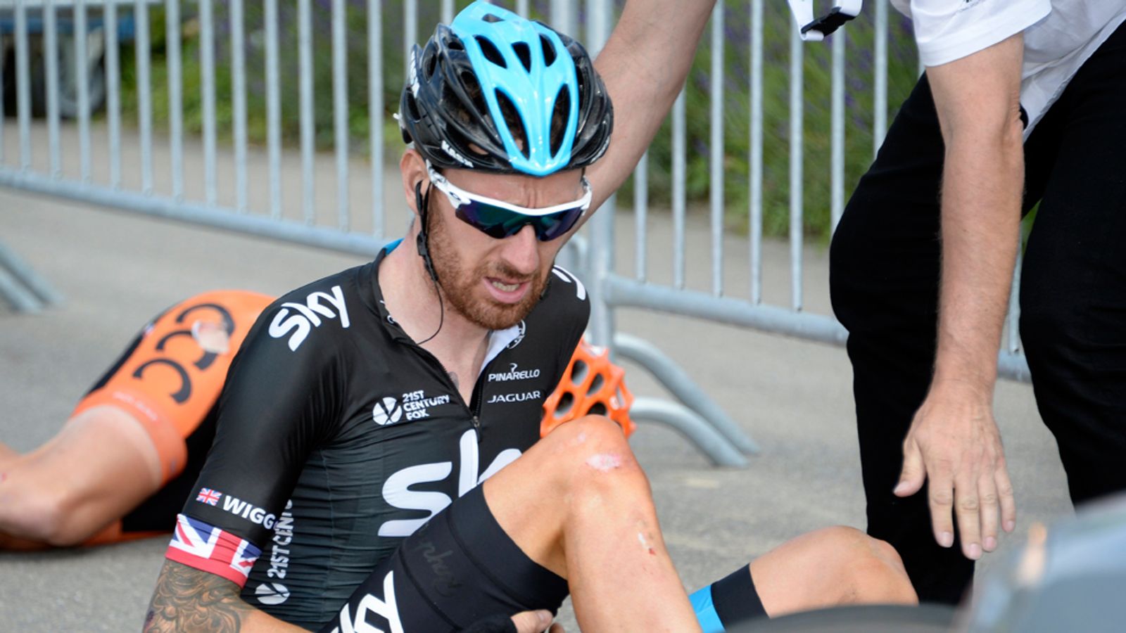 Sir Bradley Wiggins out of Tour de Suisse after stage four crash