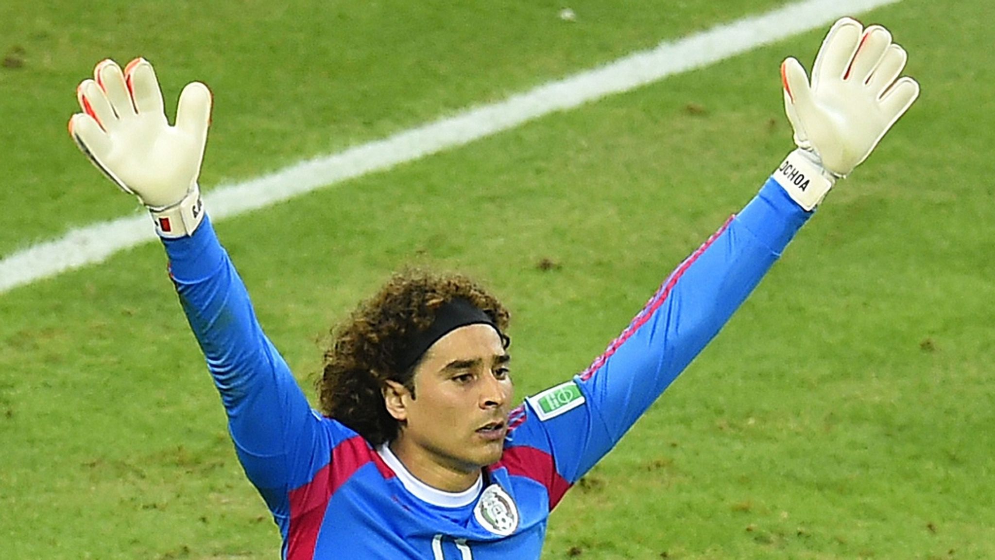 96 Guillermo Ochoa on afari iPhone 11 Wallpapers Free Download