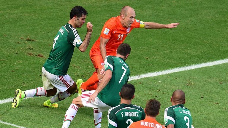 Arjen Robben wins penalty off Rafael Marquez, Holland v Mexico, World Cup last 16