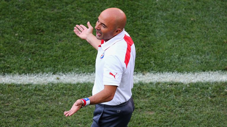 SAO PAULO, BRAZIL - JUNE 23:  Head coach Jorge Sampaoli of Chile reacts during the 2014 FIFA World Cup Brazil Group B match between the Netherlands and Chi