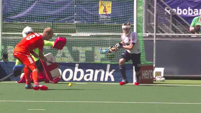 Netherlands beat England to progress