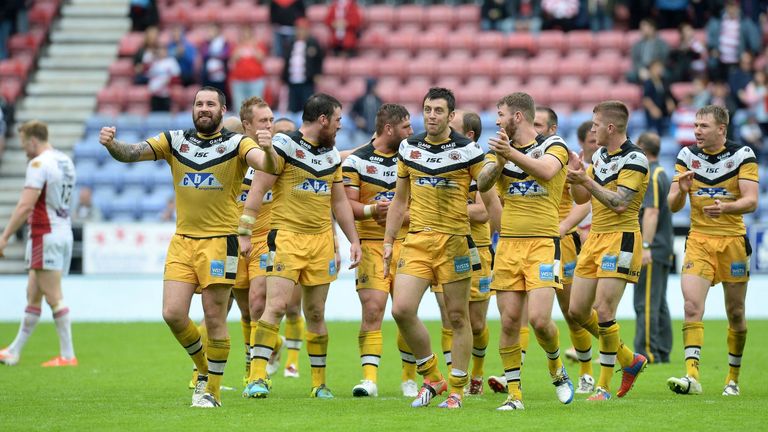 Castleford Tigers' players celebrate their win against Wigan Warriors at the final whistle, during the Tetley's Challenge Cup Quarter Final match at the DW