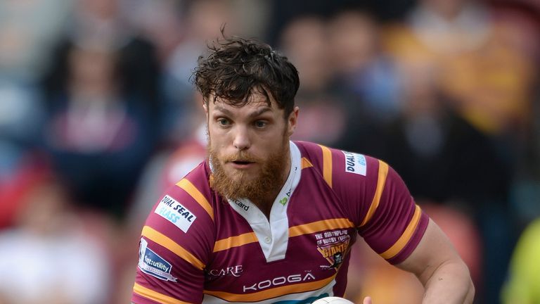 Scott Grix of Huddersfield Giants in action during the Super League match against Wakefield Wildcats