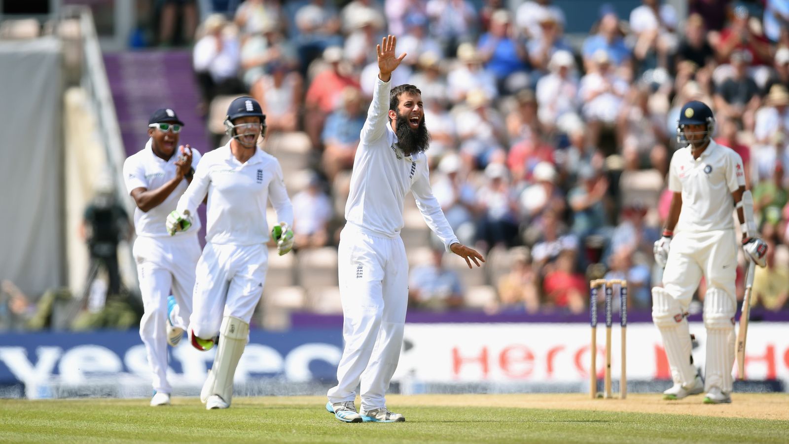 Third Test England level series against India at 11 with 266run