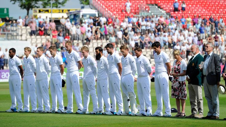 The England team and descendants of former Kent and England cricketer Colin Blythe commemorate those cricketers who lost their lives in World War One