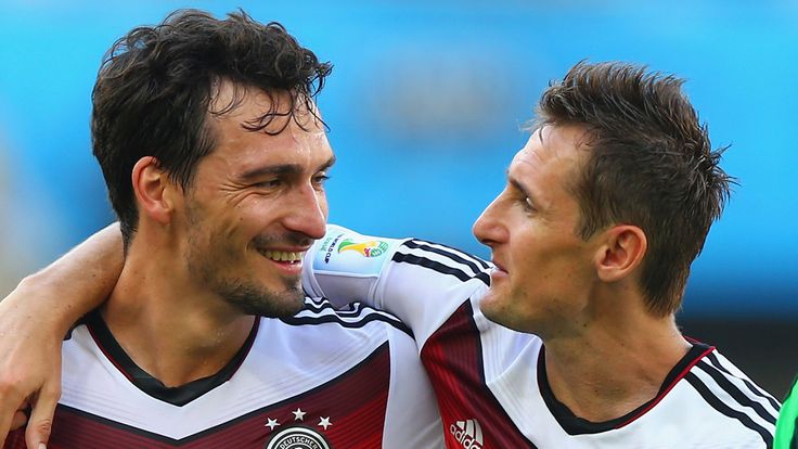 RIO DE JANEIRO, BRAZIL - JULY 04:  (L-R) Mats Hummels, Miroslav Klose and Roman Weidenfeller of Germany celebrate a 1-0 victory over France in the 2014 FIF