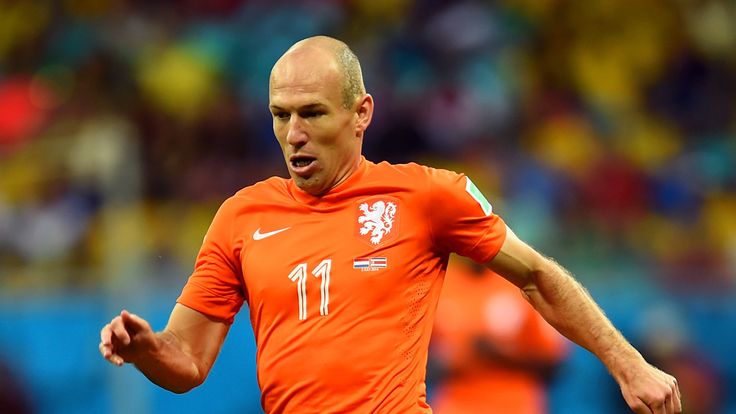 SALVADOR, BRAZIL - JULY 05:  Arjen Robben of the Netherlands controls the ball during the 2014 FIFA World Cup Brazil Quarter Final match between the Nether